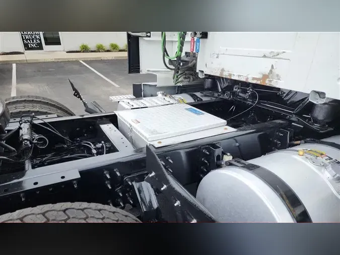 2022 VOLVO VNL760