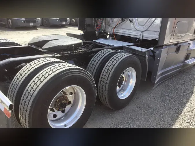 2023 Freightliner Cascadia 126