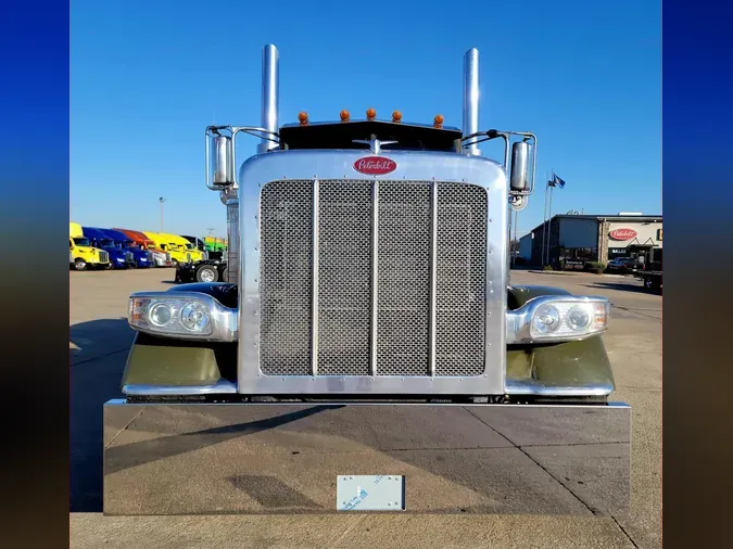2023 Peterbilt 389