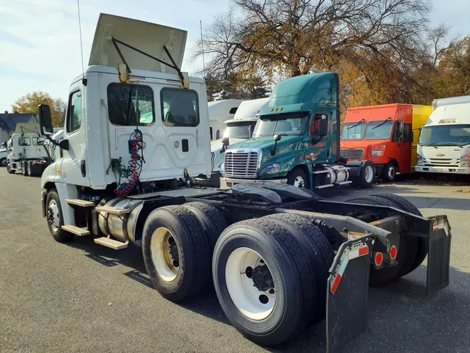 2017 FREIGHTLINER/MERCEDES CASCADIA 125