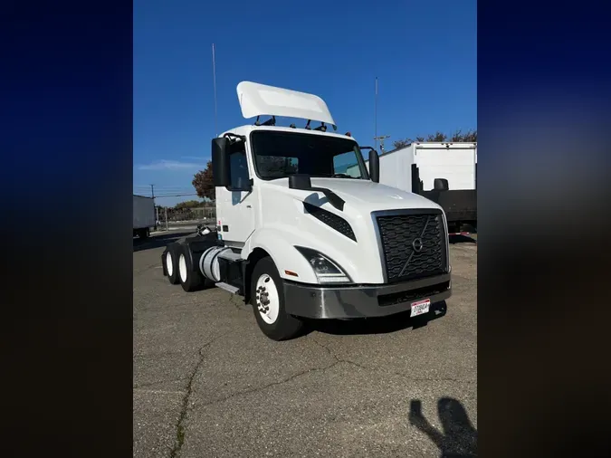2019 VOLVO VNL64T-300