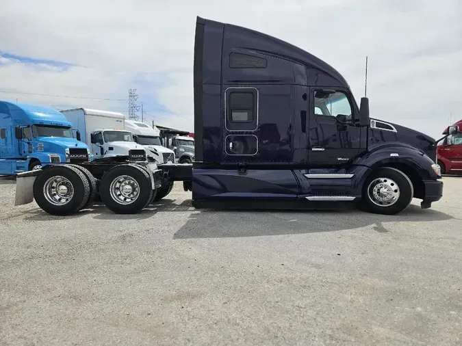 2022 KENWORTH T680