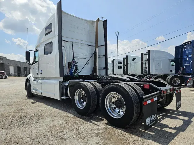 2023 VOLVO VNL64T860