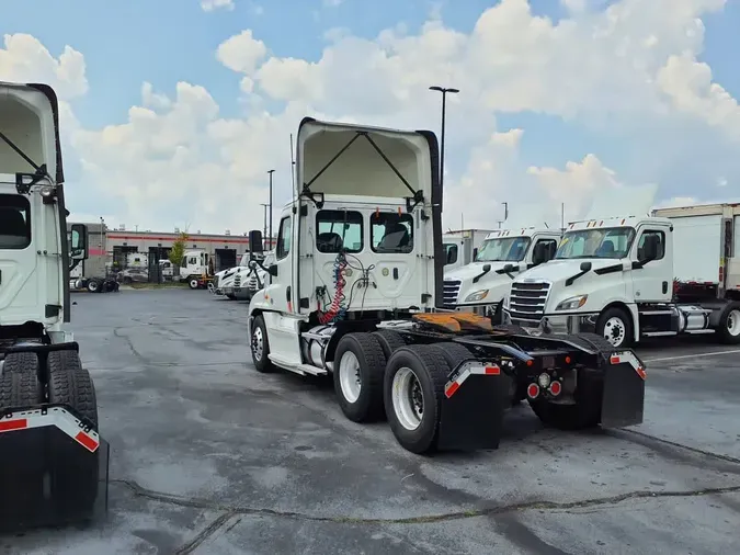 2019 FREIGHTLINER/MERCEDES CASCADIA 125