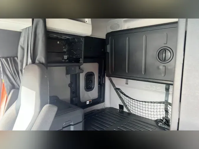 2020 Freightliner Cascadia 126
