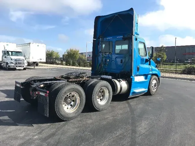 2018 Freightliner X12564ST