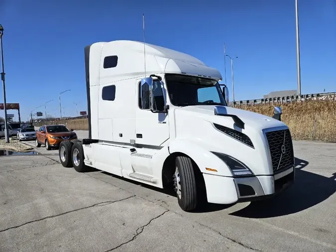 2021 VOLVO VNL64T760