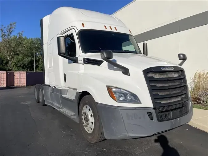 2019 FREIGHTLINER CA126