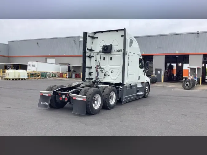 2022 Freightliner Cascadia 126