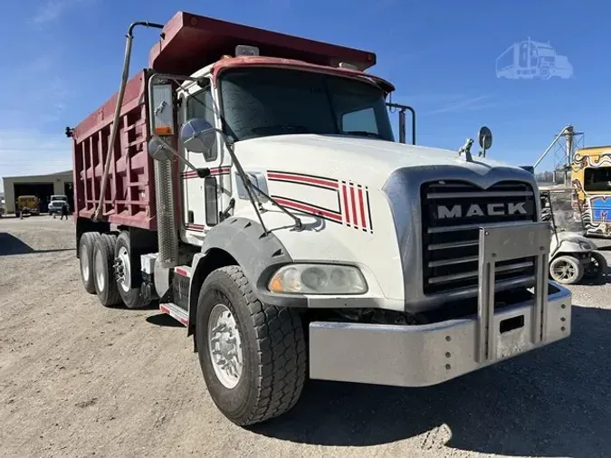 2015 MACK GRANITE GU813