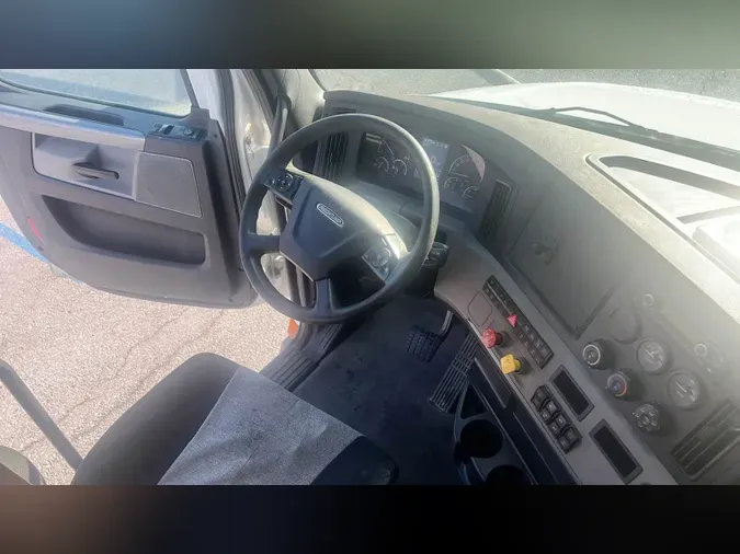 2020 Freightliner Cascadia 126