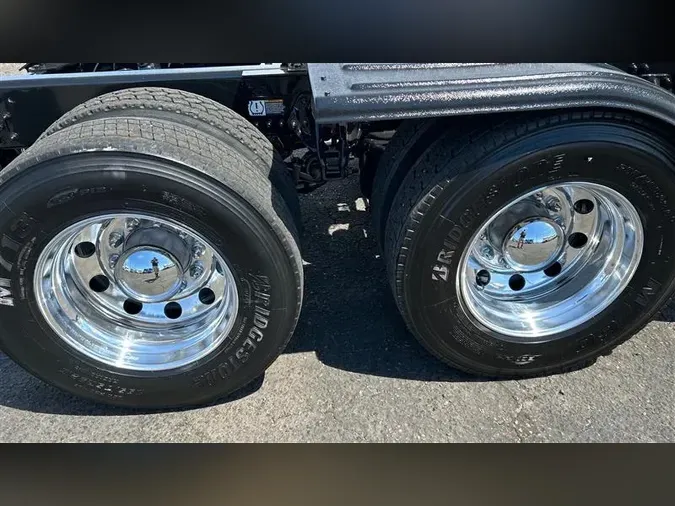 2022 KENWORTH T880