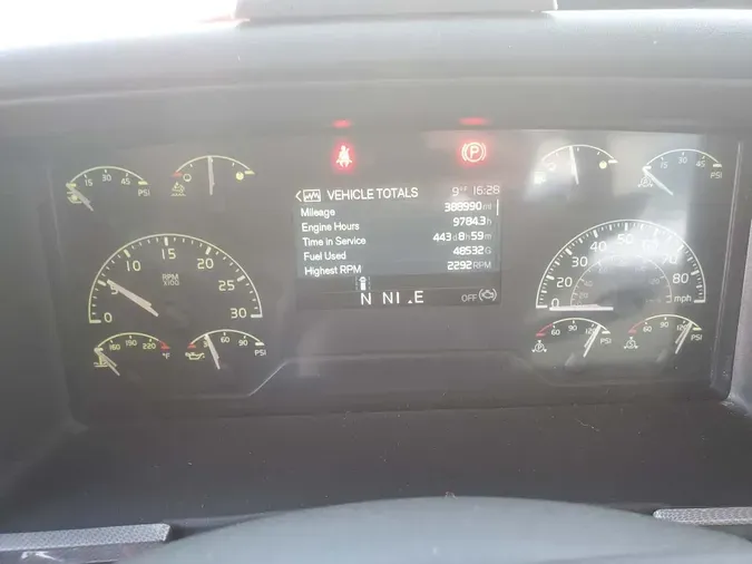 2022 VOLVO VNR64T300