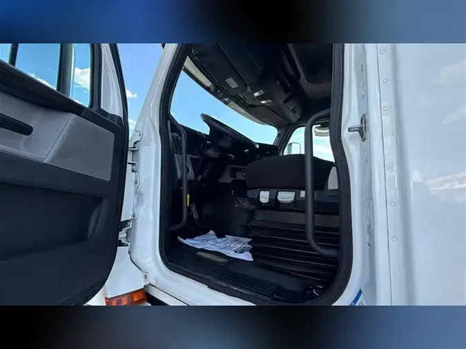 2019 FREIGHTLINER CA126