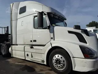 2017 VOLVO VNL64T670
