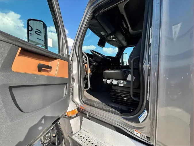 2024 Freightliner Cascadia 126