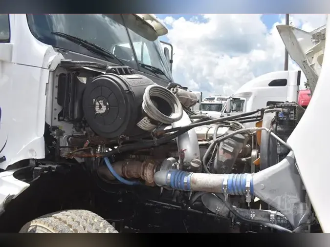 2004 FREIGHTLINER COLUMBIA 120