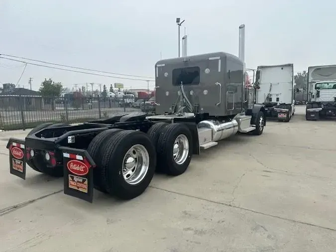 2023 Peterbilt 389