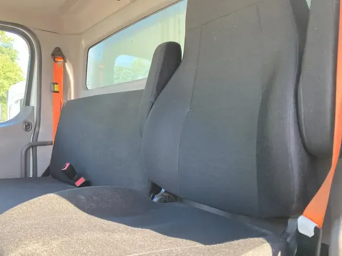 2018 FREIGHTLINER M2 106