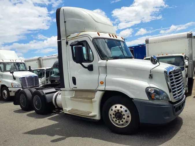 2019 FREIGHTLINER/MERCEDES CASCADIA 125