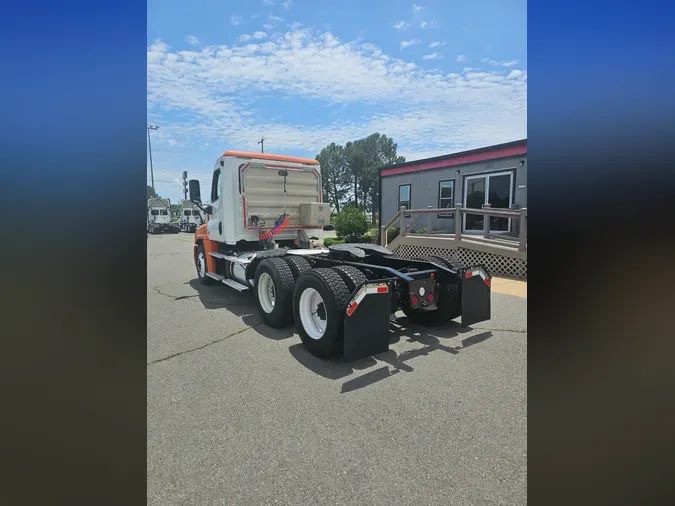 2017 FREIGHTLINER/MERCEDES CASCADIA 125