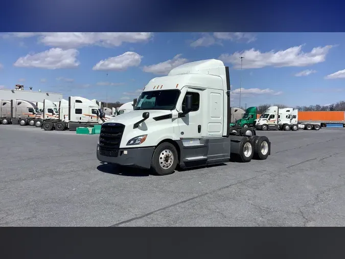 2021 Freightliner Cascadia 126