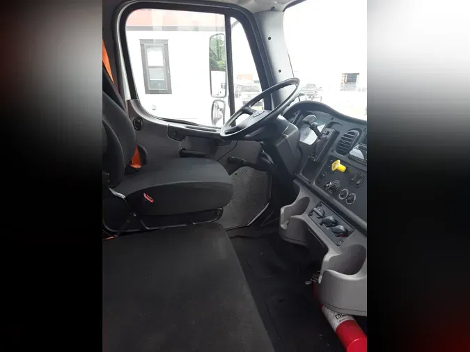 2018 FREIGHTLINER/MERCEDES M2 106