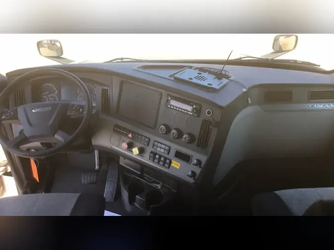 2022 Freightliner Cascadia 126