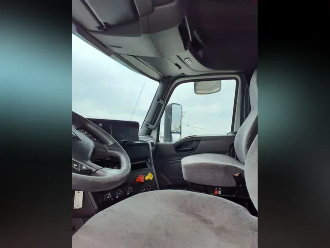 2019 NAVISTAR INTERNATIONAL LT625 SLPR CAB