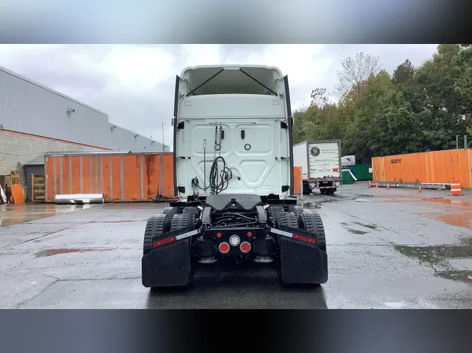 2019 Freightliner Cascadia 126