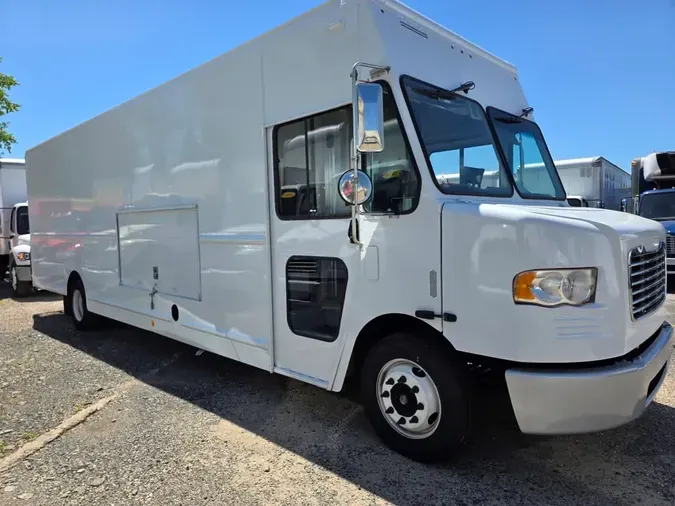 2017 FRTLR CUSTOM CHASSIS CORP MT-55 WALK-IN