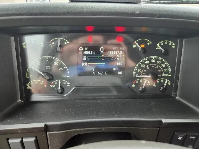 2022 VOLVO VNL64T760