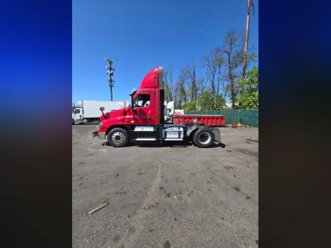 2019 FREIGHTLINER/MERCEDES CASCADIA 125