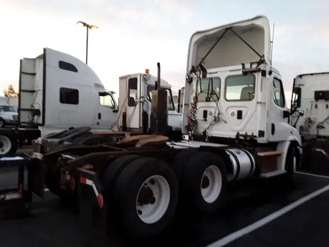 2017 FREIGHTLINER/MERCEDES CASCADIA 11312c6ded8c68531ec0505e58db52d4b7a