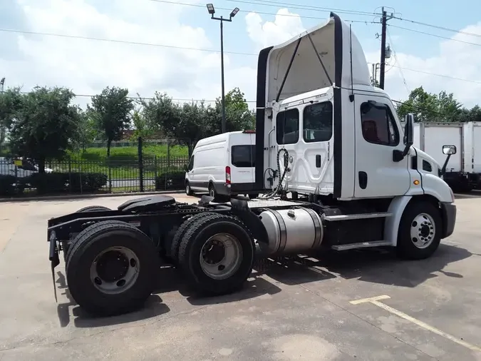 2015 FREIGHTLINER/MERCEDES CASCADIA 113