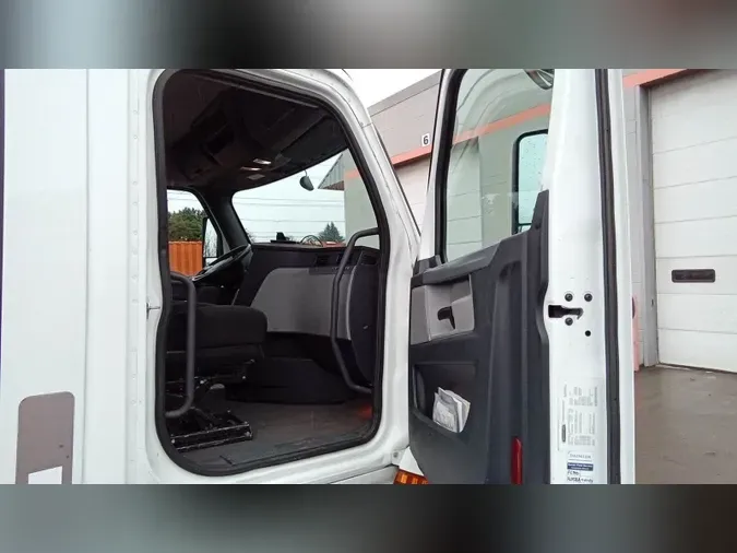 2020 Freightliner Cascadia 126