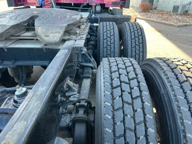 2022 Kenworth T68012d284dc381482bcbb8efcdf9aa9d995