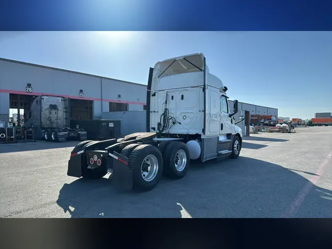 2019 Freightliner Cascadia 126
