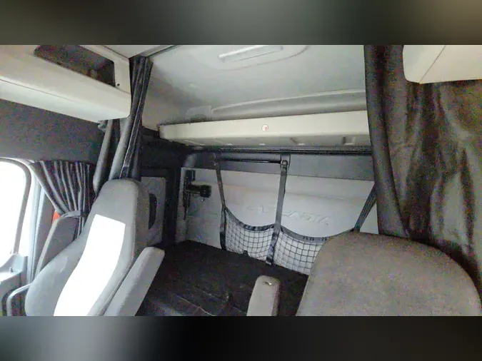 2020 Freightliner Cascadia 126