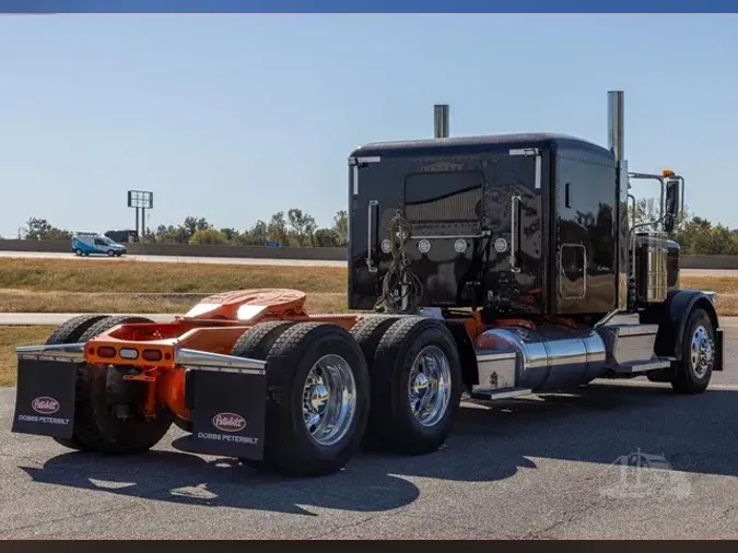 2022 PETERBILT 389