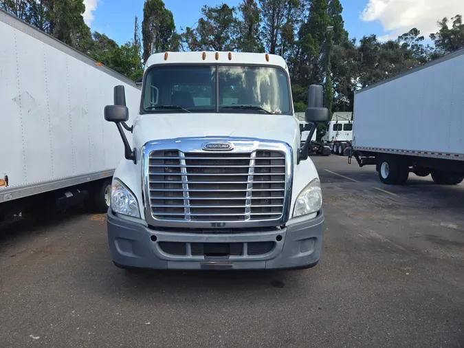 2015 FREIGHTLINER/MERCEDES CASCADIA 113