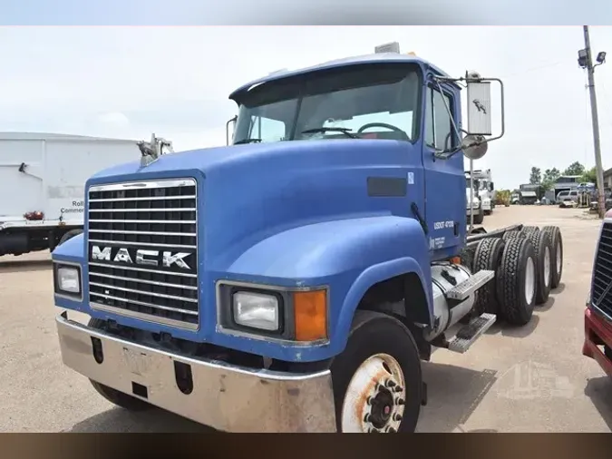 2001 MACK CH613