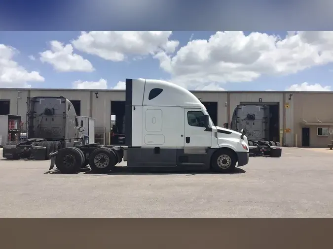 2023 Freightliner Cascadia 12612e0187612188de64fd4745fb71ee770