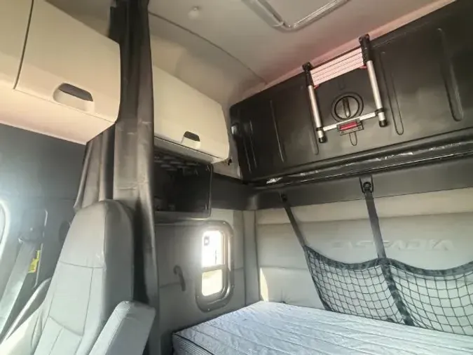 2021 Freightliner Cascadia 12612e603c6ddc7930226679323e1455112