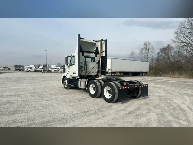 2015 Volvo VNL300