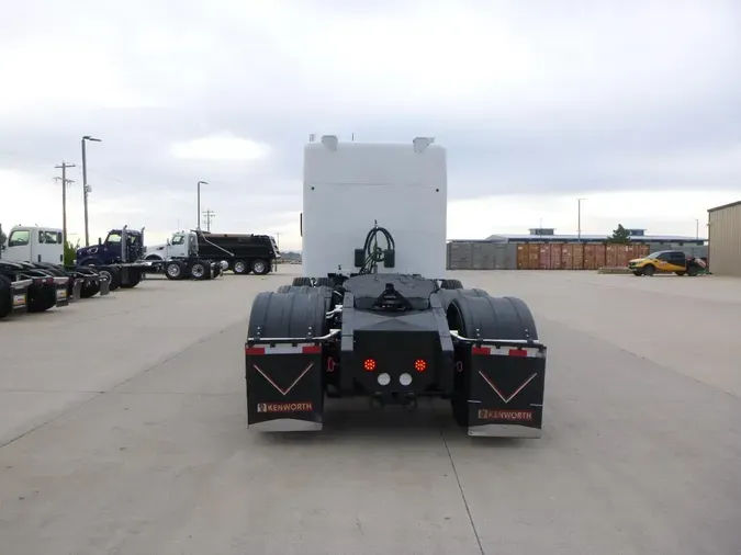 2021 Kenworth W990