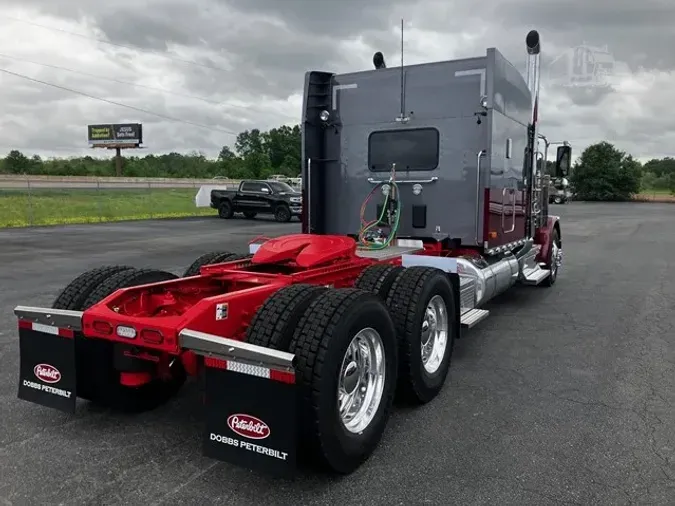 2027 PETERBILT 589