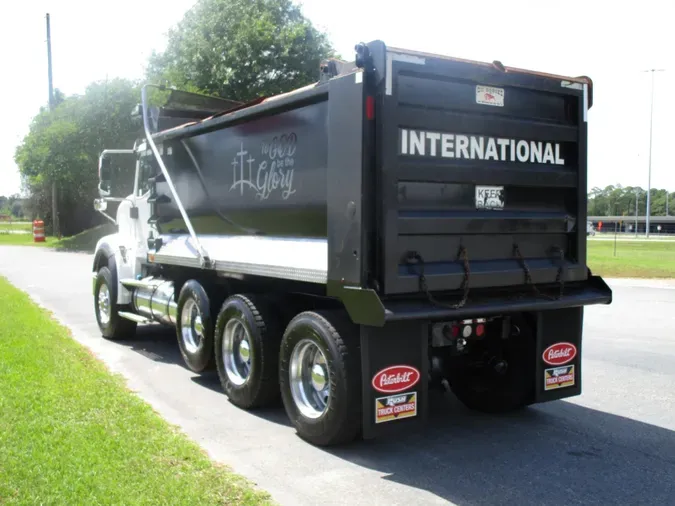 2020 International HX620