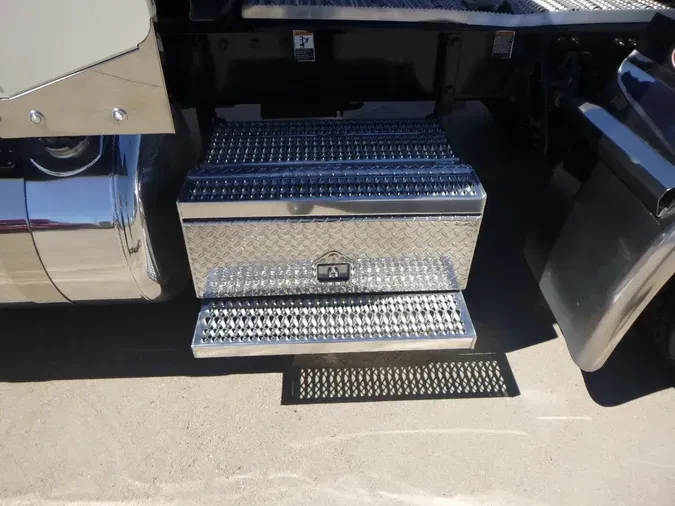 2022 Peterbilt 389