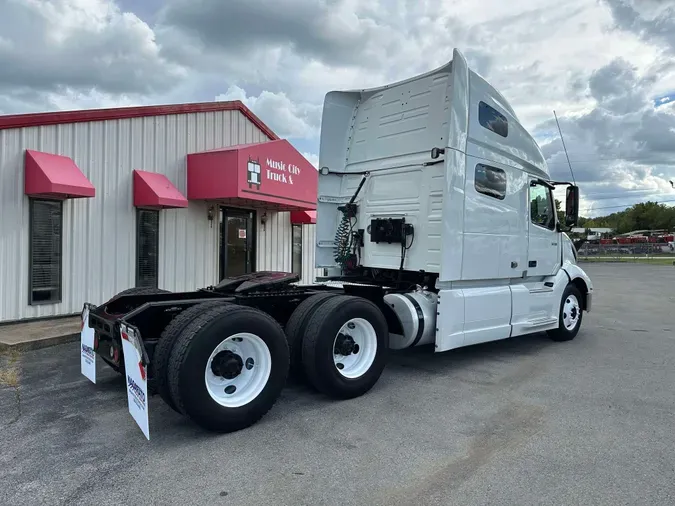 2020 VOLVO VNL64T760